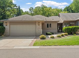 8975 Hunters Way, Apple Valley, MN 55124