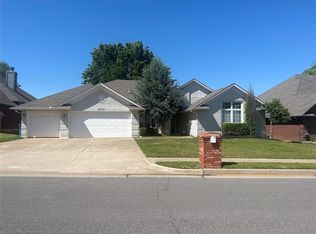 2833 W Creek Side Dr, Edmond, OK 73012