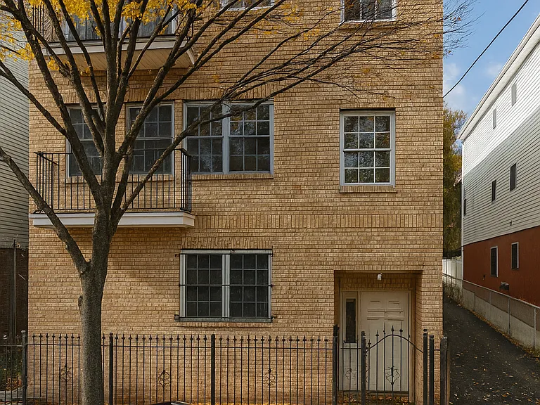 17 Norfolk St #2 — Photo 1
