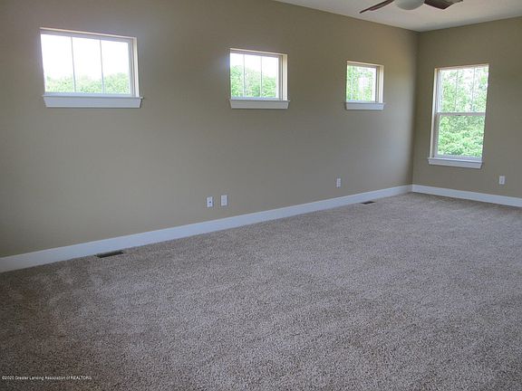 3rd image of 433 Oakwood Dr