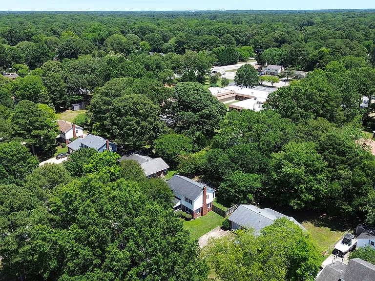 724 Yorkshire Dr — Photo 48