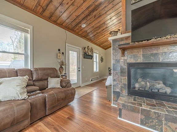 3rd image of 26851 Beverly Dr