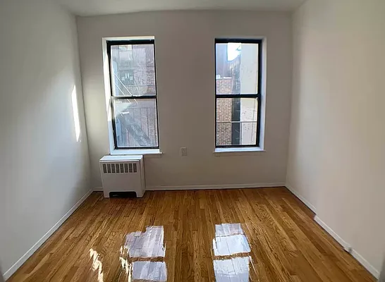 Rented by Salon Realty Corp | media 10