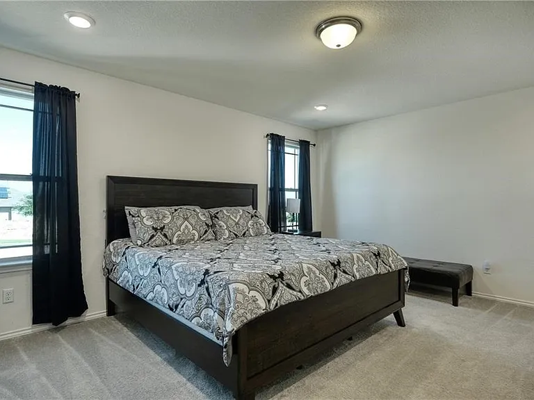 521 Bradford Ln — Photo 16