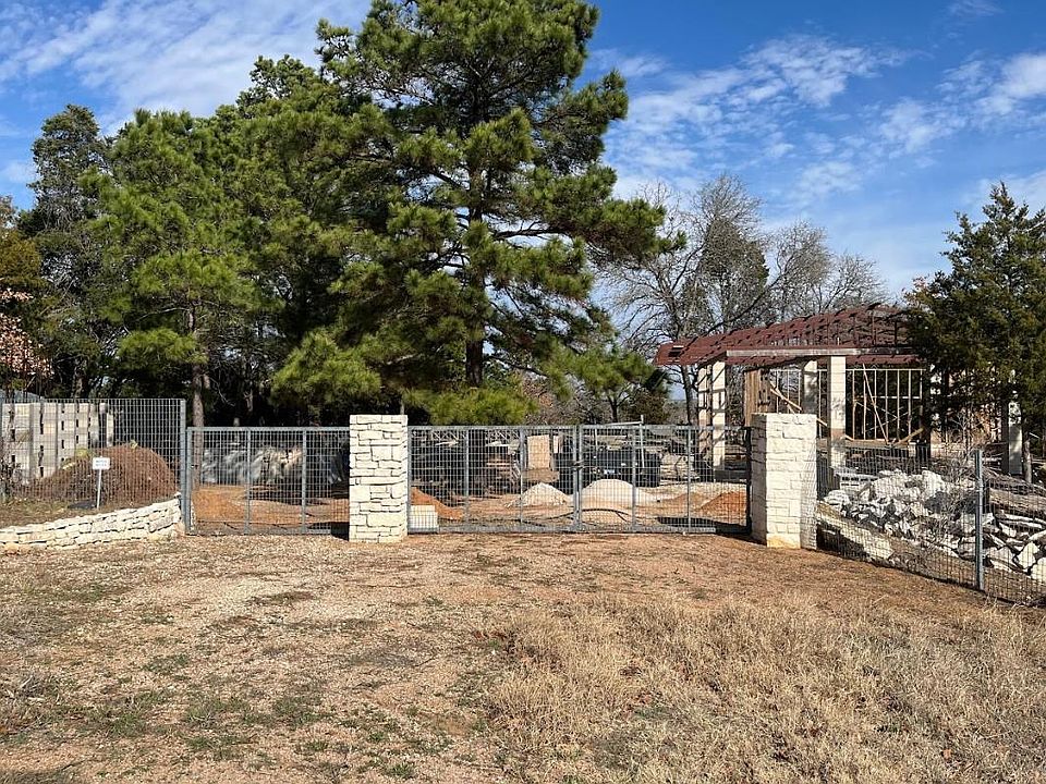 1st image of 104 Lilly Ln