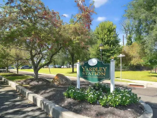 113 Iron Horse Dr, Morrisville, PA 19067