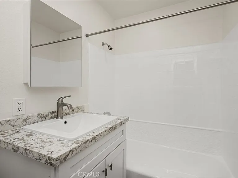 780 N Shattuck Pl — Photo 22