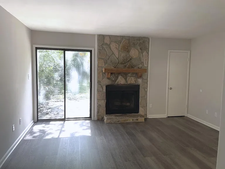 6340 Holcomb Way #A — Photo 3