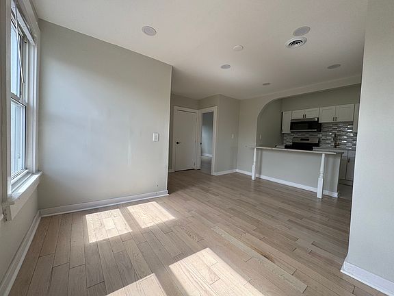 3rd image of 237 Davenport Ave #2B