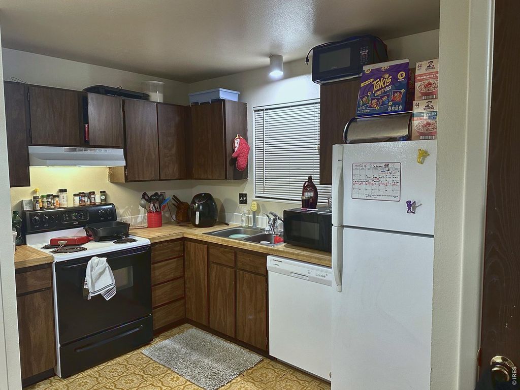 1734 Azalea Dr