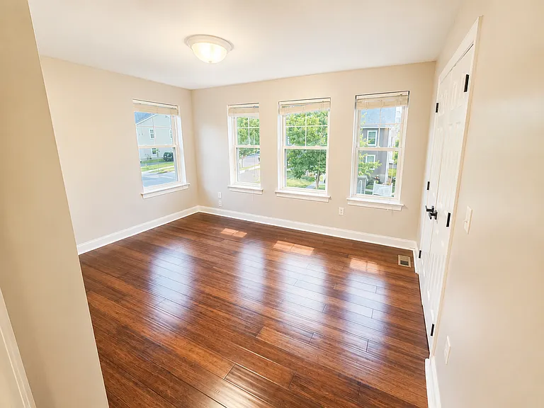 225 E Bird St — Photo 7