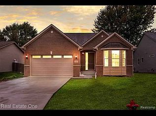 3847 Dearborn Ave, Rochester Hills, MI 48309