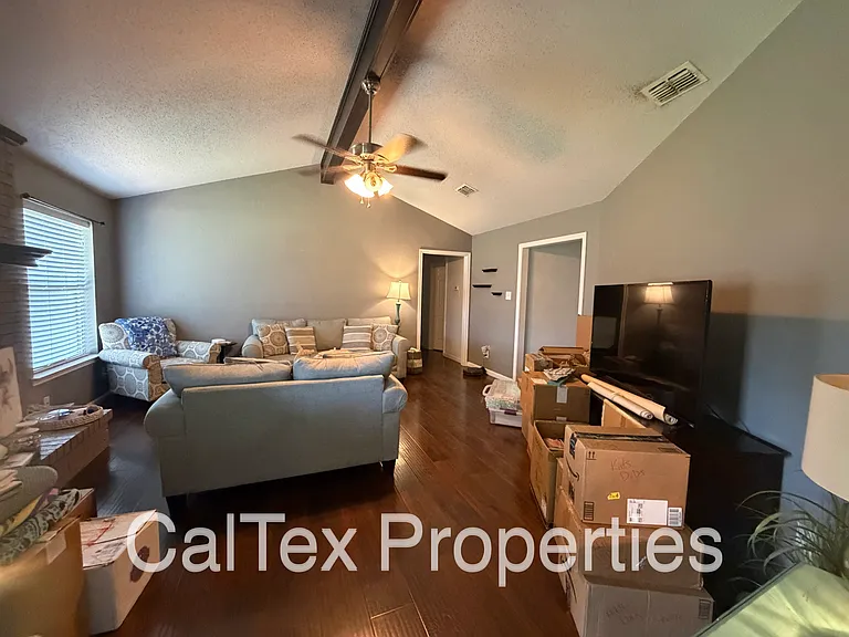 6413 Whitehurst Dr — Photo 5
