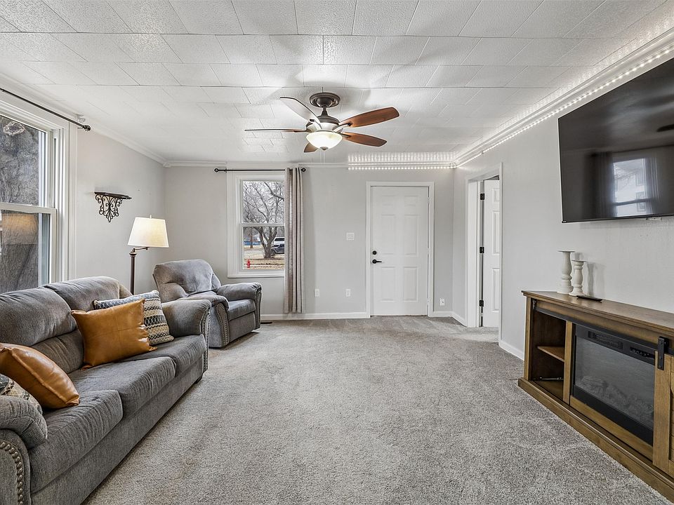 1st image of 501 E 1st Ave