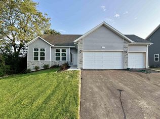 527 E Maple Beach Dr, Edgerton, WI 53534