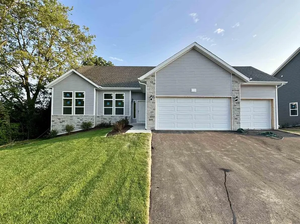 527 East Maple Beach Drive, Edgerton, WI 53534