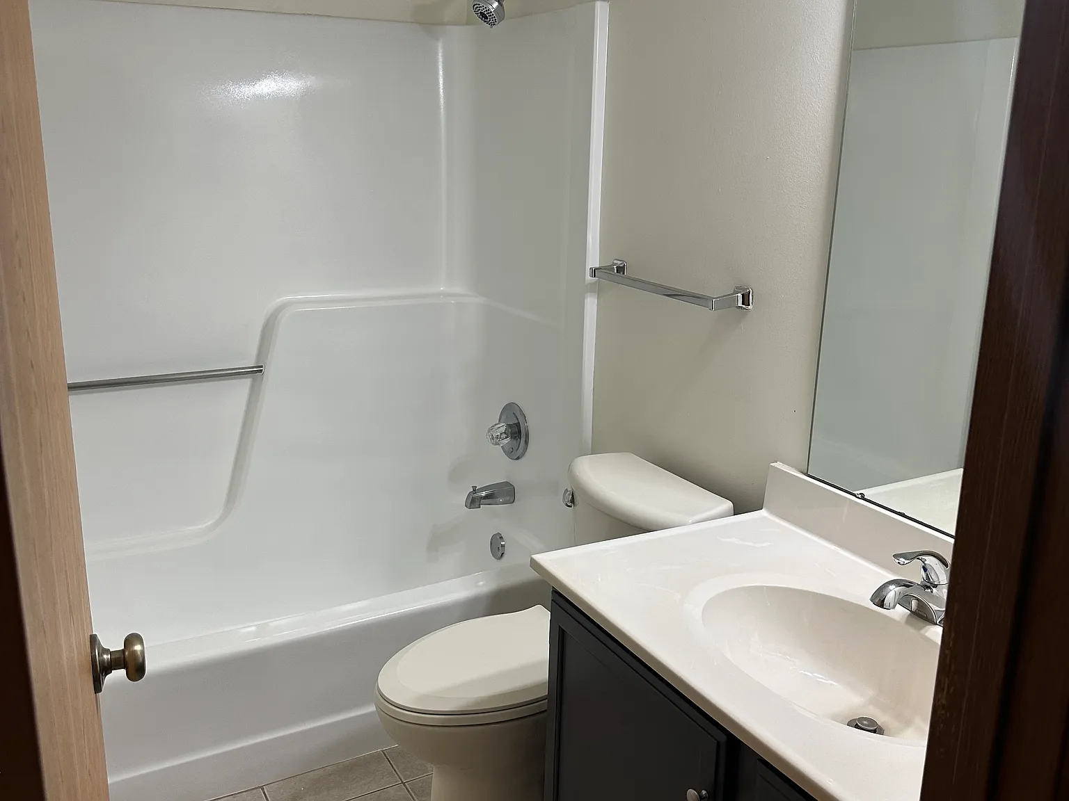 2 bed, 850 sqft, $1,160 — Photo 1