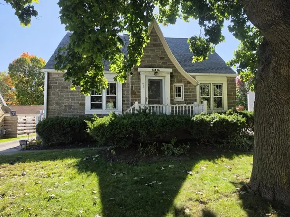 13513 W Greenfield AVENUE, New Berlin, WI 53151