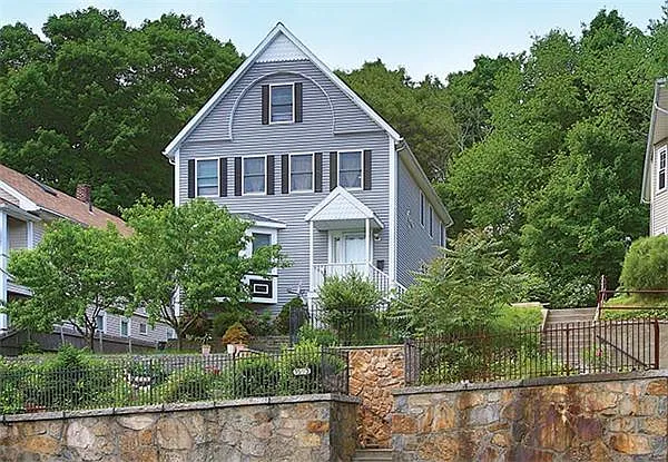 4 bed, 2.5 bath, 2574 sqft, $4,500 — Photo 1