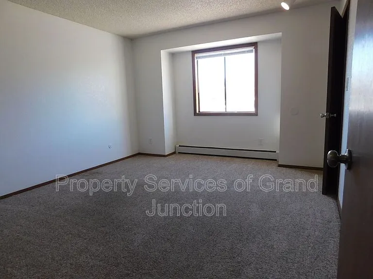 568 Dawn Ct #1 — Photo 9