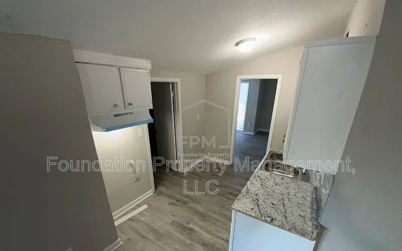 3 bed, 1.0 bath, 1205 sqft, $1,250 — Photo 3