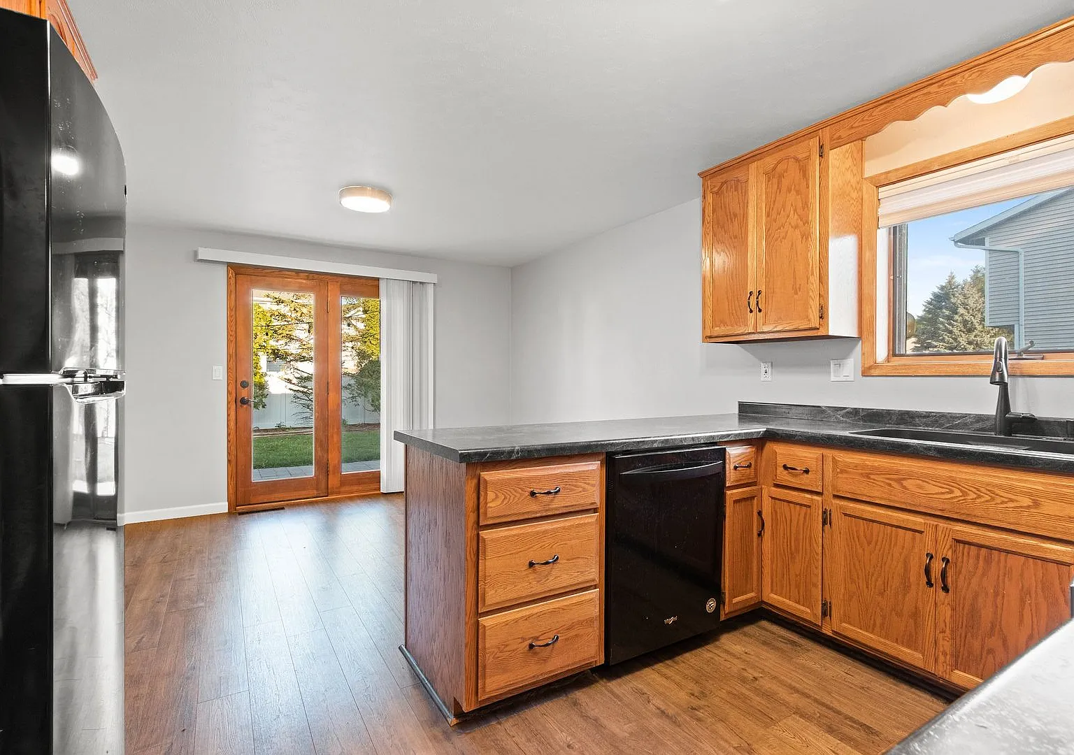 Convenient Ashwaubenon Location! Pets Welcome — Photo 3