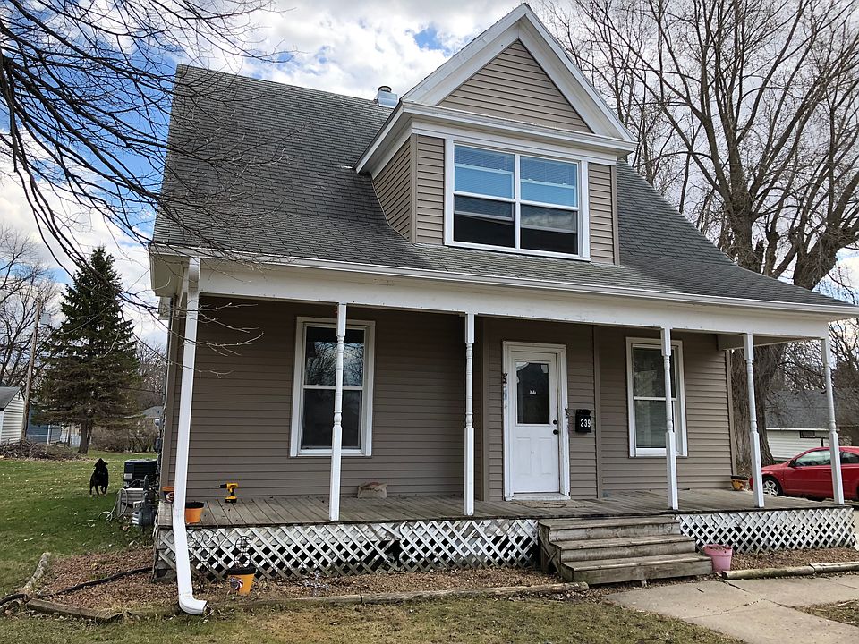 2nd image of 239 E McKinley St