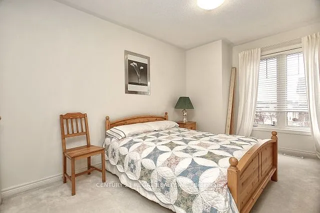 16 Thatcher Cres — Photo 22