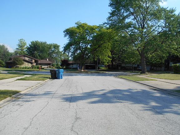3rd image of 16707 Kimbark Ct