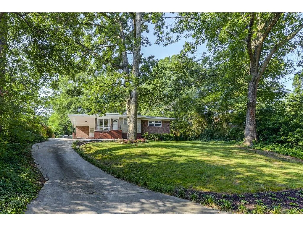 3015 Belaire Cir photo 1