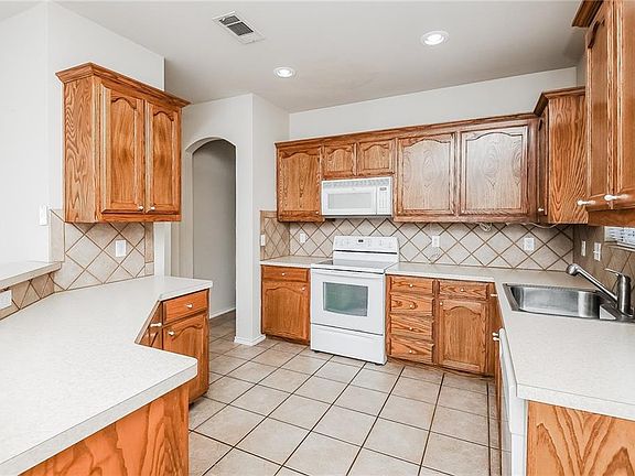 4th image of 6425 Geneva Ln