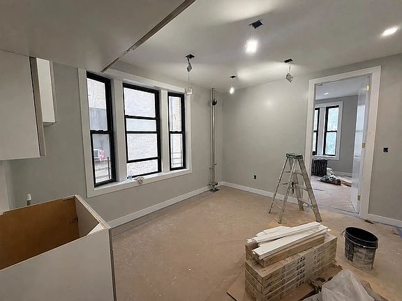 3rd image of 570 W 182nd St #2