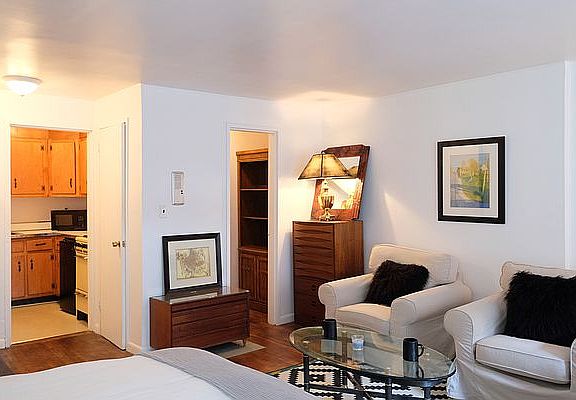 4th image of 225 E 49th St APT 4A