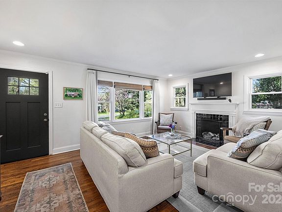4th image of 4059 Hiddenbrook Dr
