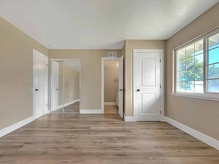 340 W Caroline Ct — Photo 15