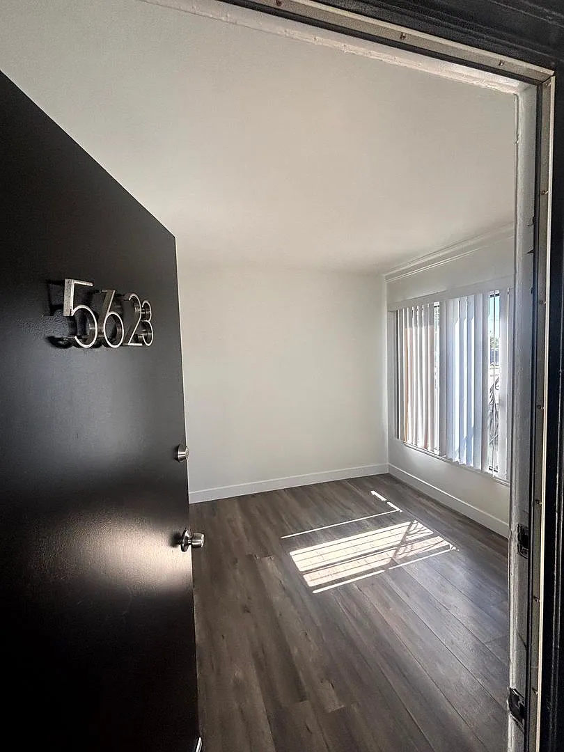5623-5633 Venice Blvd — Photo 2