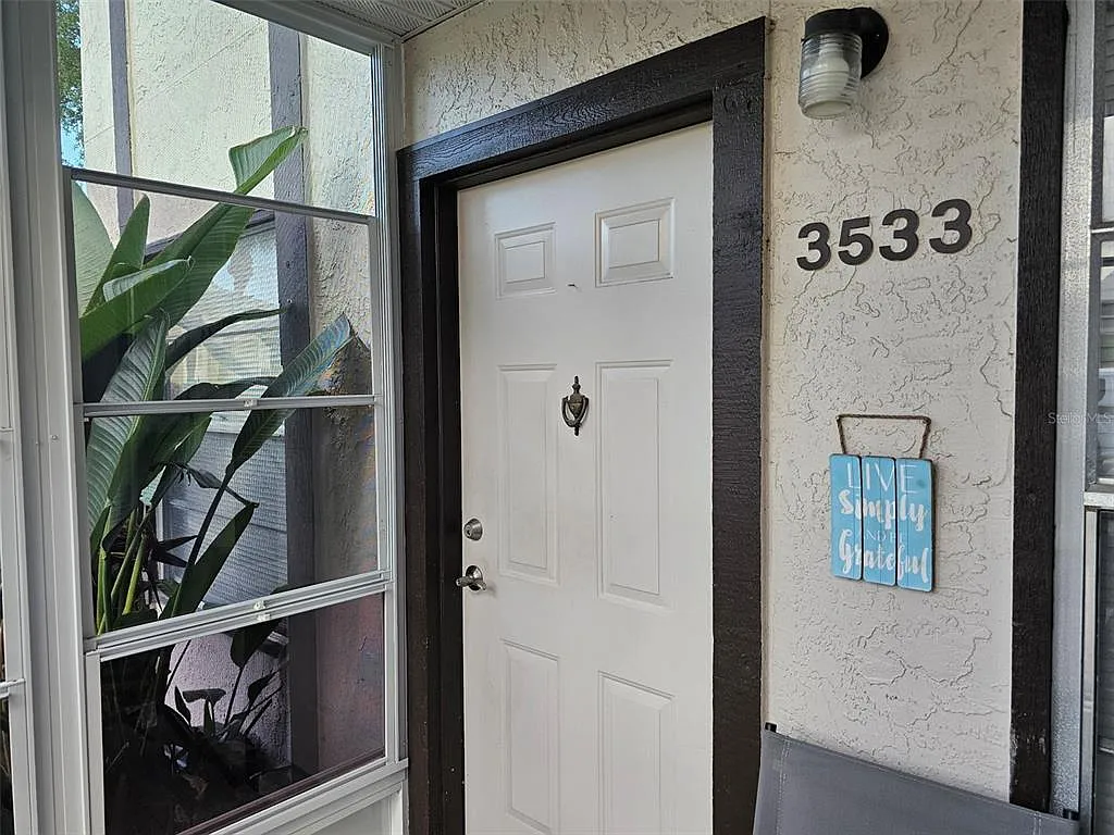 2 bed, 2.0 bath, 912 sqft, $1,500 — Photo 3