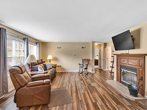 4th image of 219 Pine Hill Rd S