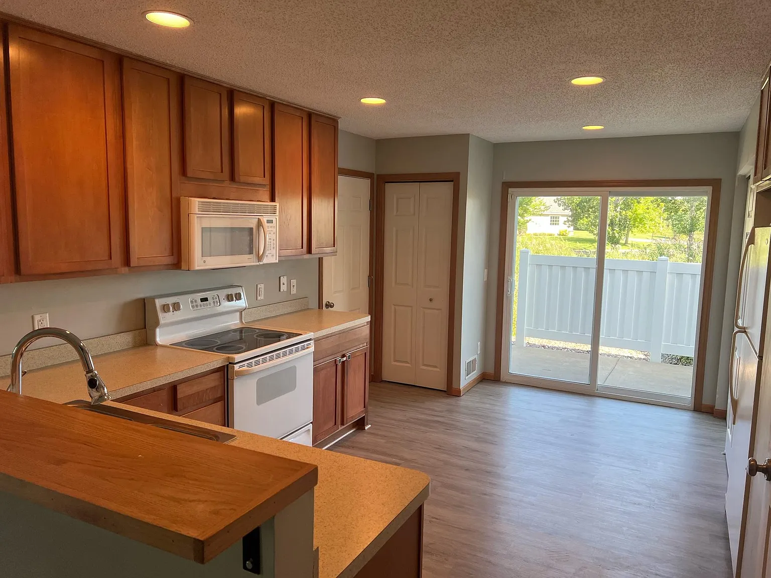 2 bed, 1288 sqft, $2,000 — Photo 3