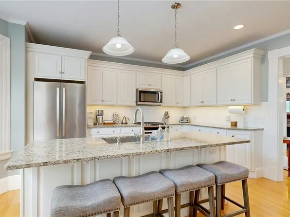 70 Humboldt Ave, Providence, RI 02906