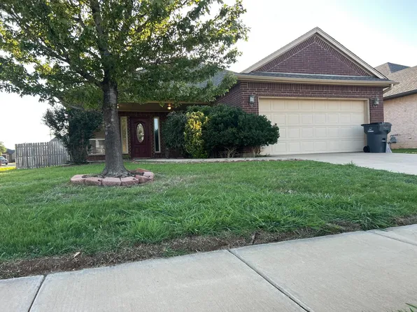 915 SW 80th St, Lawton, OK 73505