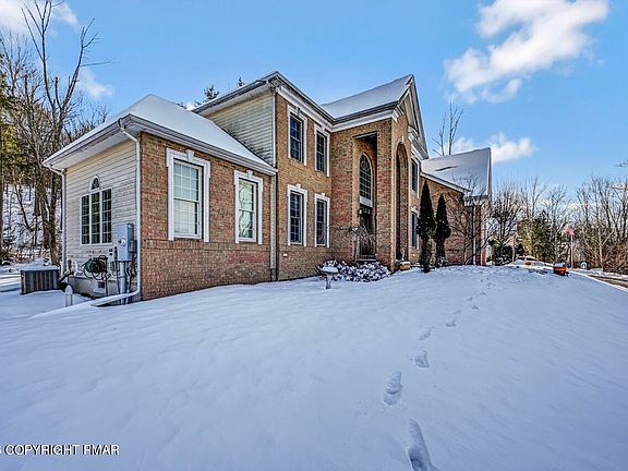 3rd image of 540 Fairway Ln
