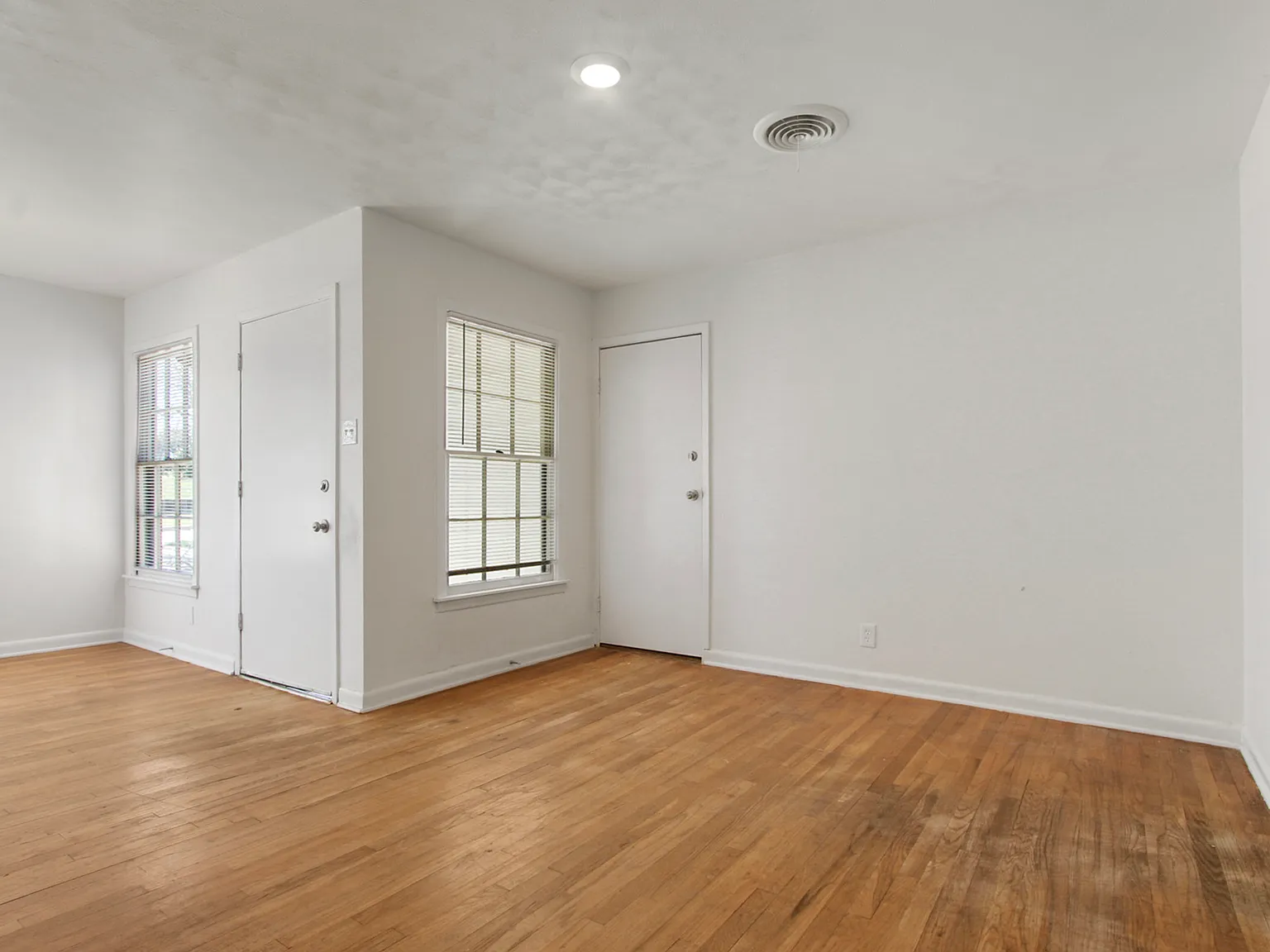 2 bed, 1250 sqft, $1,595 — Photo 4