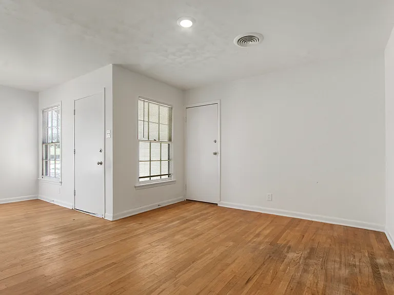 1232 W Beddell St — Photo 4