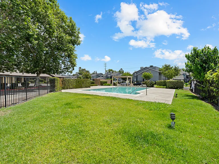 2255 Piccardo Cir — Photo 41