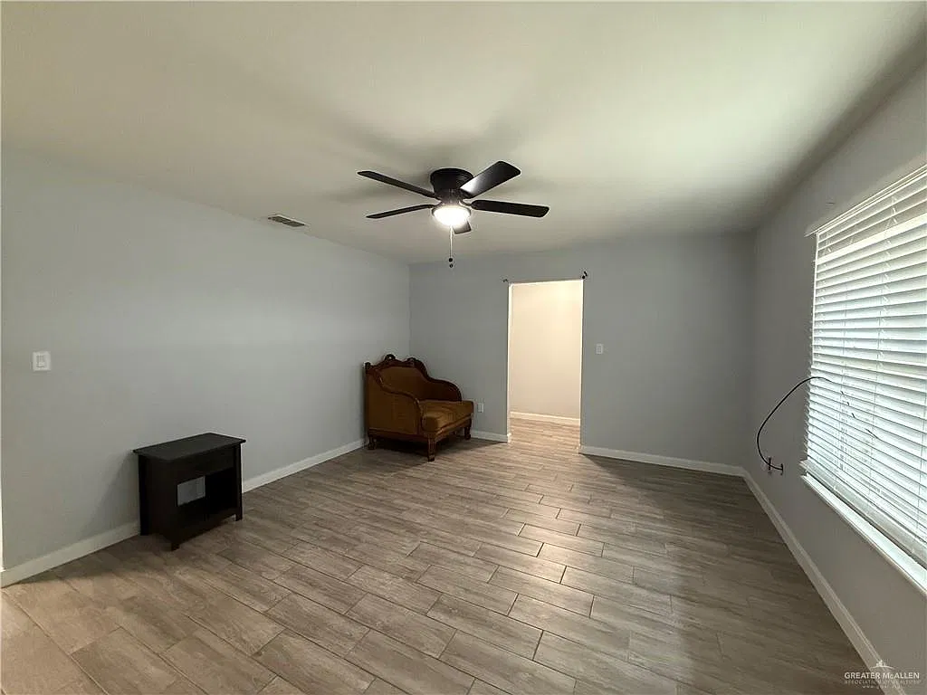 5 bed, 2.0 bath, 1990 sqft, $1,750 — Photo 2