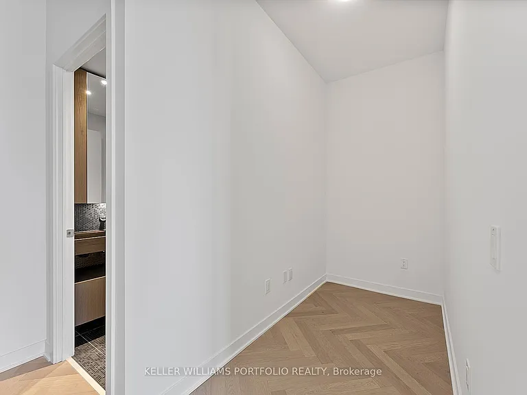 11 Yorkville Ave #2907 — Photo 15