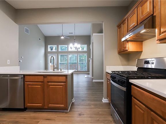 5th image of 2216 Worrall Hill Dr