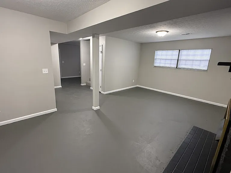 Crestview Dr — Photo 11