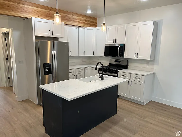 725 W 350 N #A — Photo 11